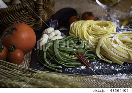 生パスタと野菜 43564405