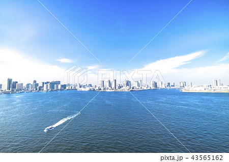 海辺の都市風景 43565162