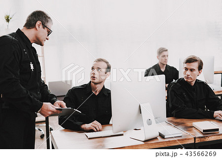 Officer Instructs Subordinates In Police Station. Officer Instructs Subordinates In Police Station. 43566269