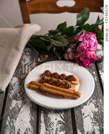 autumn dessert, eclairs with chocolate mousse autumn dessert, eclairs with chocolate mousse 43566276