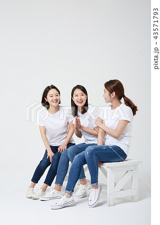 友達 友人 女性 43571793