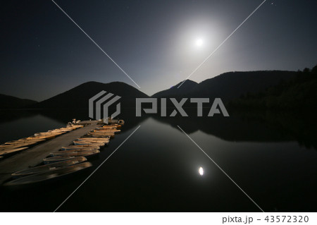 夜の然別湖 43572320