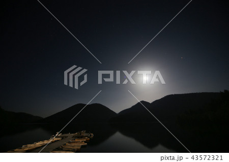 夜の然別湖 43572321