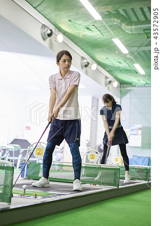 ゴルフ 打ちっ放し 女性 ゴルフ 打ちっ放し 女性 43572905