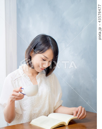 女子 女性 メス 43576477