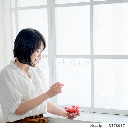 女子 女性 メス 43578017