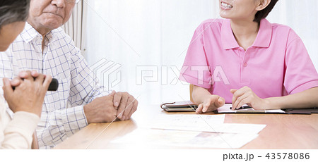 高齢者施設の施設案内 有料老人ホーム入所案内 ボディパーツ パーツカット 顔なし 高齢者施設の施設案内 有料老人ホーム入所案内 ボディパーツ パーツカット 顔なし 43578086