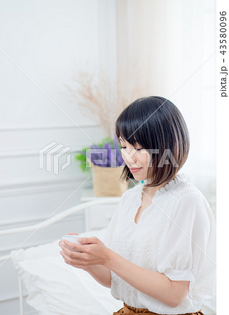 女子 女性 メス 43580096