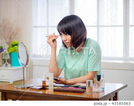 女子 女性 メス 43585063
