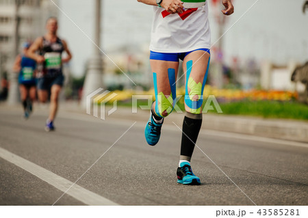 legs woman runner in compression socks 43585281