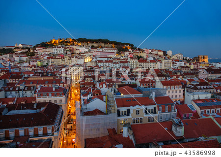 Castle of Saint George and Lisbon downtown, dusk 43586998