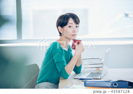 ビジネスシーン ビジネスシーン 43587128