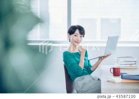 ビジネスシーン ビジネスシーン 43587130