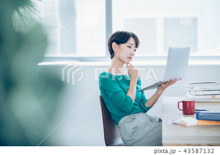 ビジネスシーン 43587132