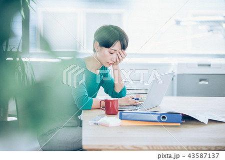 ビジネスシーン 43587137