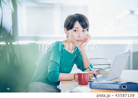 ビジネスシーン 43587139