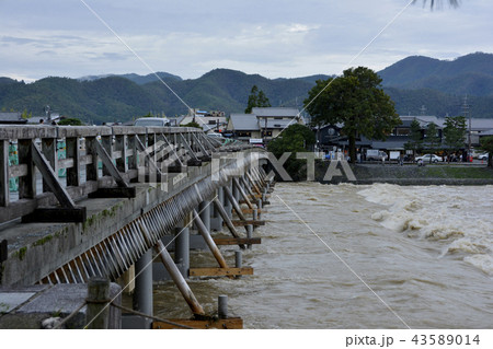 嵐山渡月橋_台風21号による欄干の倒壊 43589014