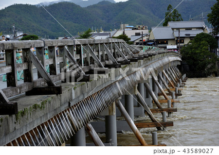 嵐山渡月橋_台風21号による欄干の倒壊 43589027