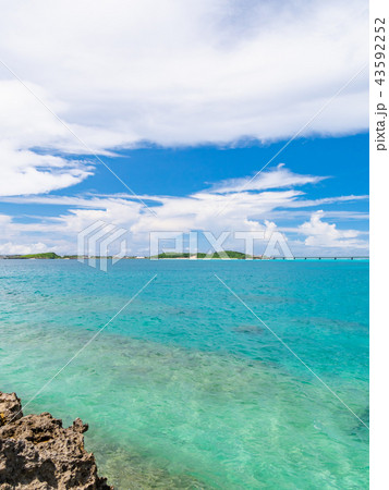 沖縄県 宮古島市 池間大橋と美しい海 43592252