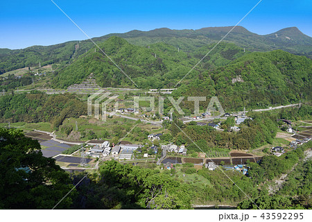群馬県月夜野より利根川 大峰山 吾妻耶山を望む 群馬県月夜野より利根川 大峰山 吾妻耶山を望む 43592295