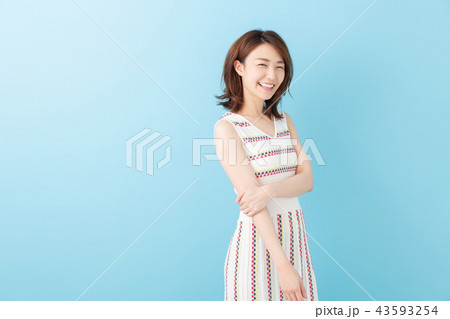 笑顔の女性 笑顔の女性 43593254