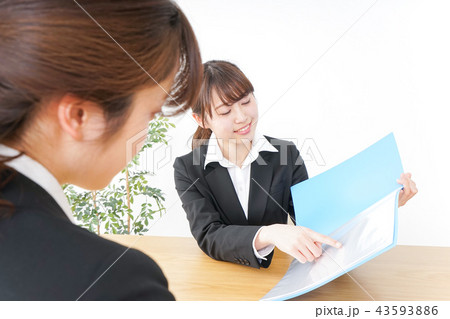 若いビジネスウーマン 若いビジネスウーマン 43593886