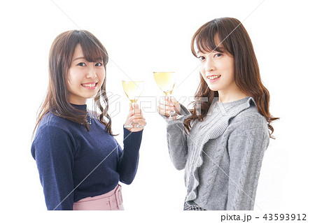 お酒を飲む女性 お酒を飲む女性 43593912