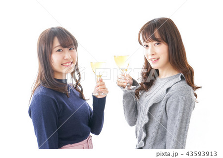 お酒を飲む女性 お酒を飲む女性 43593913