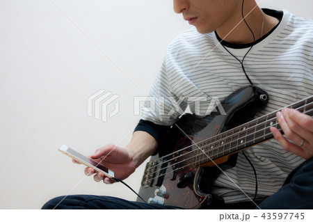 ベーシスト　スマホ 43597745