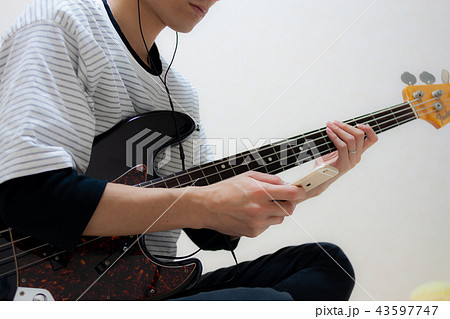 ベーシスト　スマホ 43597747