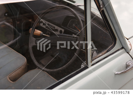 昭和の車の運転席 43599178