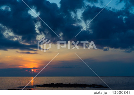 海に沈む夕日 海に沈む夕日 43600842