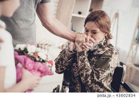 Woman Veteran In Wheelchair Homecoming Concept. 43602834
