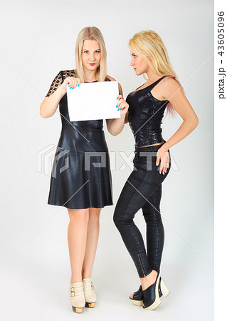 elegant sexy young women holding blank sign elegant sexy young women holding blank sign 43605096