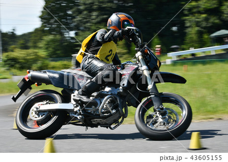 オートバイの運転練習 43605155
