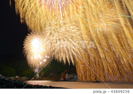 花火大会　スターマイン競演　２０１８年熊野大花火　三重県熊野市 43609256