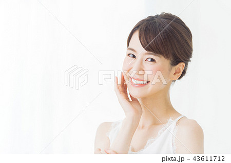 ビューティー　若い女性 43611712