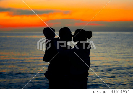family at sunset by the sea 43614954