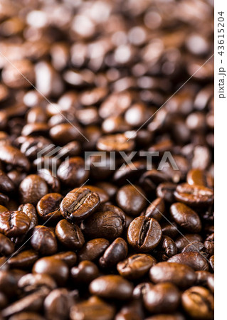 Roasted coffee beans. 43615204