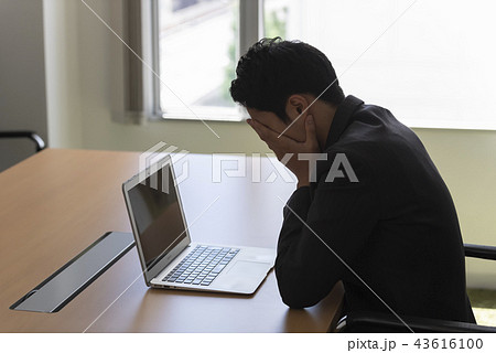 ビジネス　男性　疲労　 43616100