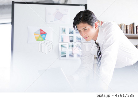 ビジネスシーン ビジネスシーン 43617538