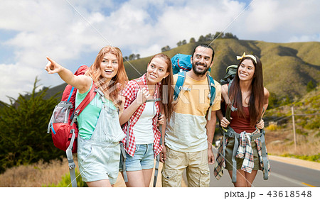 group of friends with backpacks over big sur hills 43618548