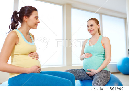 pregnant women sitting on exercise balls in gym pregnant women sitting on exercise balls in gym 43619004