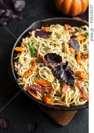 Autumn pasta with pumpkin and bacon 43619337