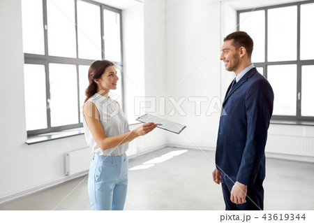 realtor showing contract document to customer realtor showing contract document to customer 43619344