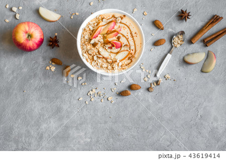 Apple Pie Smoothie Bowl 43619414