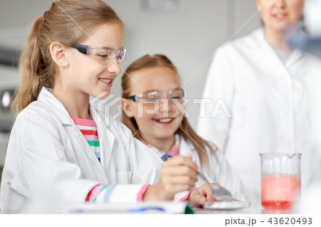 kids with test tube studying chemistry at school kids with test tube studying chemistry at school 43620493