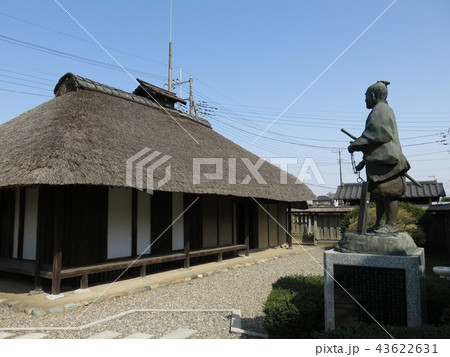 つくばみらい市の間宮林蔵記念館にある間宮林蔵生家と間宮林蔵立像 43622631