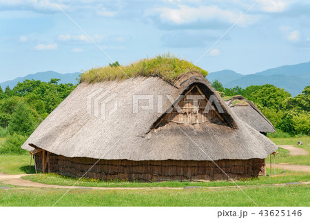 【青森県青森市】初夏の三内丸山遺跡は緑がまぶしい季節 【青森県青森市】初夏の三内丸山遺跡は緑がまぶしい季節 43625146