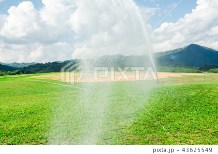 big sprinkler in graden 43625549